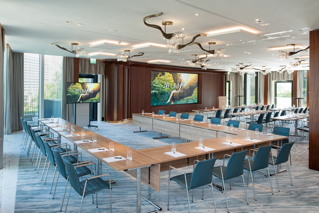 Hotel Atlantis Konferenzbestuhlung mit Tischen